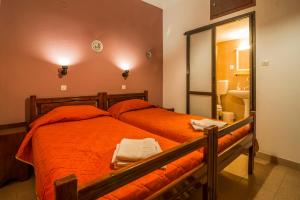 Postel nebo postele na pokoji v ubytování Savas Rooms