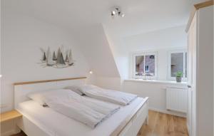 Ένα ή περισσότερα κρεβάτια σε δωμάτιο στο 3 Bedroom Beautiful Home In Dagebüll