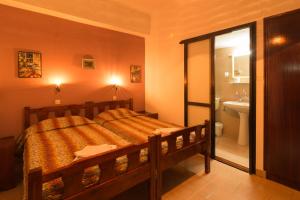 Postel nebo postele na pokoji v ubytování Savas Rooms
