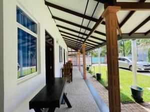 TV a/nebo společenská místnost v ubytování Emerald Coast Hotel Negombo