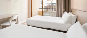 Postel nebo postele na pokoji v ubytování Hotel Andalucía