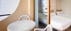 Postel nebo postele na pokoji v ubytování Hotel Andalucía