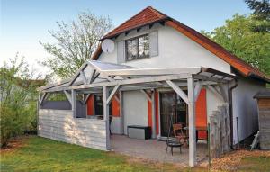 a small house with an awning on a patio at Beautiful Home In Fuhlendorf With Wifi in Fuhlendorf