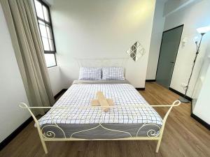 Camp in Style with Indoor Balcony Adventures at Gentingにあるベッド