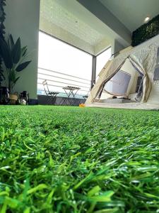 Camp in Style with Indoor Balcony Adventures at Gentingにある庭