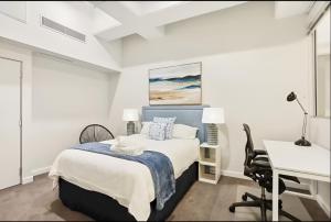 Voodi või voodid majutusasutuse Renovated Warehouse Conversion in The Heart of Sydney toas