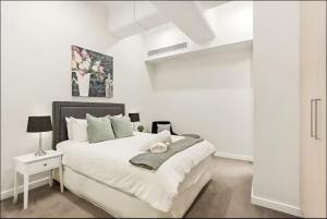 Voodi või voodid majutusasutuse Renovated Warehouse Conversion in The Heart of Sydney toas +25 fotot