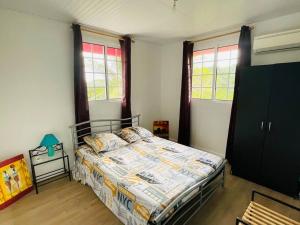 Tempat tidur dalam kamar di Shalom Experience - WIFI - Calme