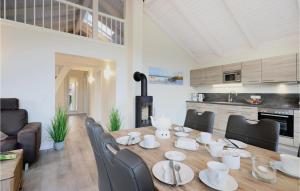 a dining room with a table and chairs and a kitchen at Beautiful Home In Dagebüll With Wifi in Dagebüll +25 photos