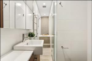 Vannituba majutusasutuses Renovated Warehouse Conversion in The Heart of Sydney