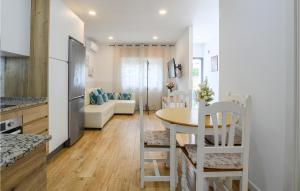 Køkken eller tekøkken på 2 Bedroom Lovely Home In Málaga + 24 billeder