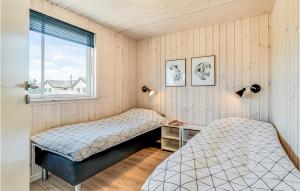 Postel nebo postele na pokoji v ubytování 8 Bedroom Cozy Home In Nørre Nebel
