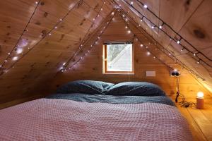 Postel nebo postele na pokoji v ubytování Kauri Ora Farmstay