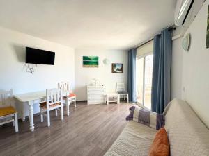 TV a/nebo společenská místnost v ubytování Apartsalou Bilbao
