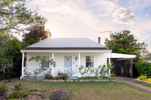 Zahrada ubytování The Little White Cottage - Country Elegance Near CBD
