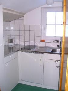 A cozinha ou kitchenette de Ferienwohnung Tschudiboden