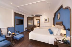 Ένα ή περισσότερα κρεβάτια σε δωμάτιο στο Hanoi Tirant Hotel