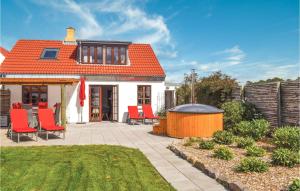 Zahrada ubytování Three-Bedroom Holiday Home In Knebel