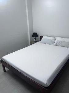 Ένα ή περισσότερα κρεβάτια σε δωμάτιο στο BKR Homestay 2bhk