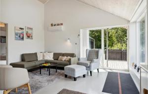 Posezení v ubytování Beautiful Home In Højby