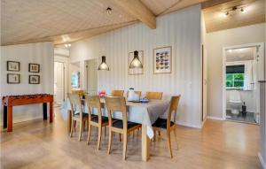 Posezení v ubytování Holiday Home Pionerskoven Toftlund Denm