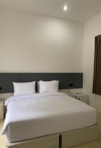 Ein Bett oder Betten in einem Zimmer der Unterkunft Binumar Guest House