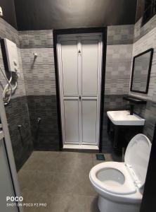 a bathroom with a toilet and a sink at 55 Homestay Bakri Muar Lovely House 12 pax in Kampong Parit Ulu