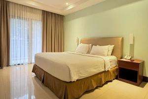 Ένα ή περισσότερα κρεβάτια σε δωμάτιο στο Thong's Inn Hotel Kualanamu