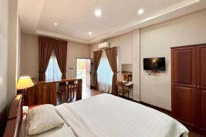 Ένα ή περισσότερα κρεβάτια σε δωμάτιο στο Thong's Inn Hotel Kualanamu