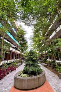 Κήπος έξω από το Thong's Inn Hotel Kualanamu