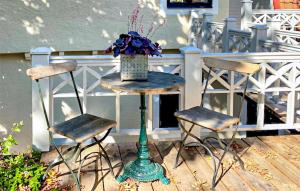 two chairs and a table with a vase on a porch at Awesome Home In Mörrum With Wifi in Mörrum +22 photos