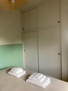 two folded towels sitting on a bed in a bedroom at La casa di Trude in Padenghe sul Garda +8 photos