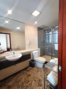 Ένα μπάνιο στο Yinfeng Hotel Guangzhou North Station Branch, Huacheng Road Subway Station Branch +60 φωτογραφίες