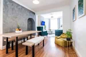 Χώρος καθιστικού στο 3 Bedroom, Terrace Sleeps 5, Monthly Stays