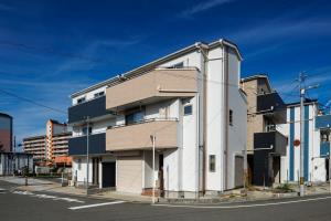 a building on the corner of a street at ReStayしっぽタウンヴィラ今宮駅 in Osaka
