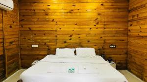 Postel nebo postele na pokoji v ubytování Palolem Luxuries Beach Cottages