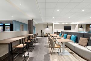 Posezení v ubytování Home2 Suites By Hilton Owatonna