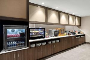 Kuchyň nebo kuchyňský kout v ubytování Home2 Suites By Hilton Owatonna