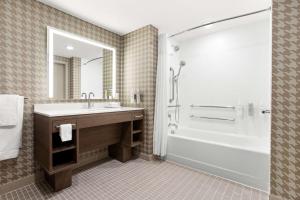 Koupelna v ubytování Home2 Suites By Hilton Owatonna