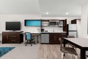 Kuchyň nebo kuchyňský kout v ubytování Home2 Suites By Hilton Owatonna
