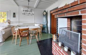 Posezení v ubytování 3 Bedroom Awesome Home In Örkelljunga