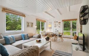 Χώρος καθιστικού στο Nice Home In Ålbæk With Wifi