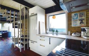 Kuchyň nebo kuchyňský kout v ubytování Two-Bedroom Holiday Home With Sea View In Sjællands Odde
