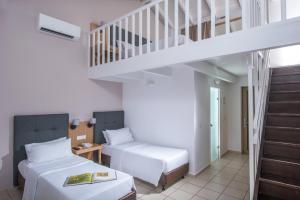 Ein Bett oder Betten in einem Zimmer der Unterkunft Gouves Waterpark Holiday Resort