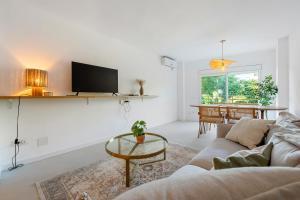 a living room with a couch and a table at Appartement Cambrils front de mer in Cambrils