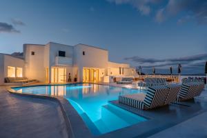 A piscina localizada em Croco Mykonos ou nos arredores