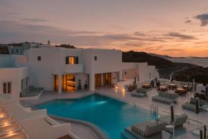 A piscina localizada em Croco Mykonos ou nos arredores