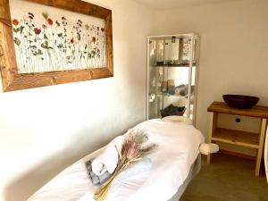 A bed or beds in a room at Oberhof Apt Mutegg