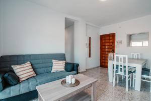 Ruang duduk di tuGuest Torrenueva Beach