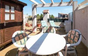 Μπαλκόνι ή βεράντα στο Cozy Apartment In Guardamar Del Segura +18 φωτογραφίες